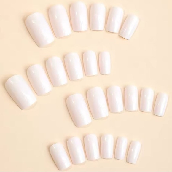 ✨White Short Press On Nails / 24 pcs Set - Picture 2 of 4